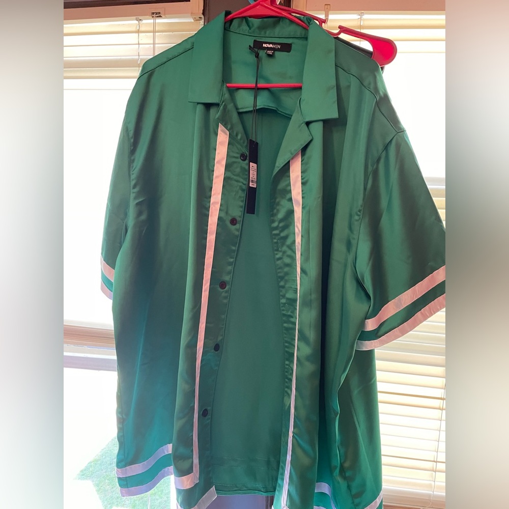 Men’s plus size silky dress shirt